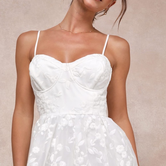 Lulu’s Ethereal Perfection White Organza Embroidered Flowers Bridal Bustier S - Picture 4 of 11
